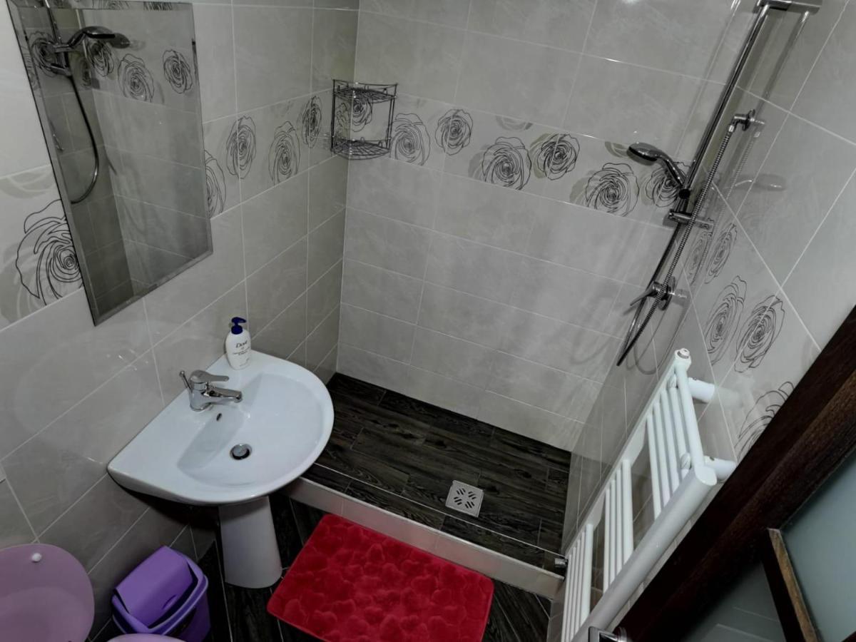Villa Vila Ella à Căpăţîneni-Ungureni Extérieur photo