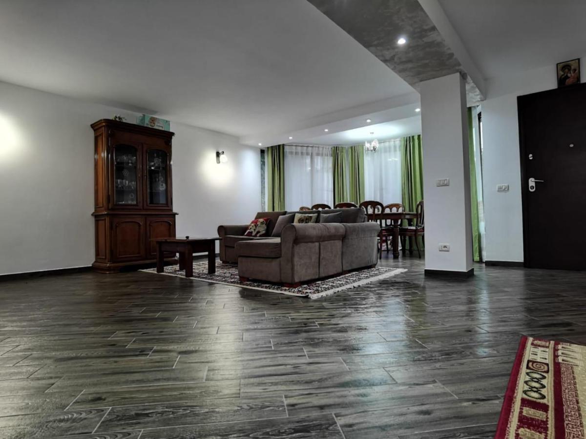 Villa Vila Ella à Căpăţîneni-Ungureni Extérieur photo