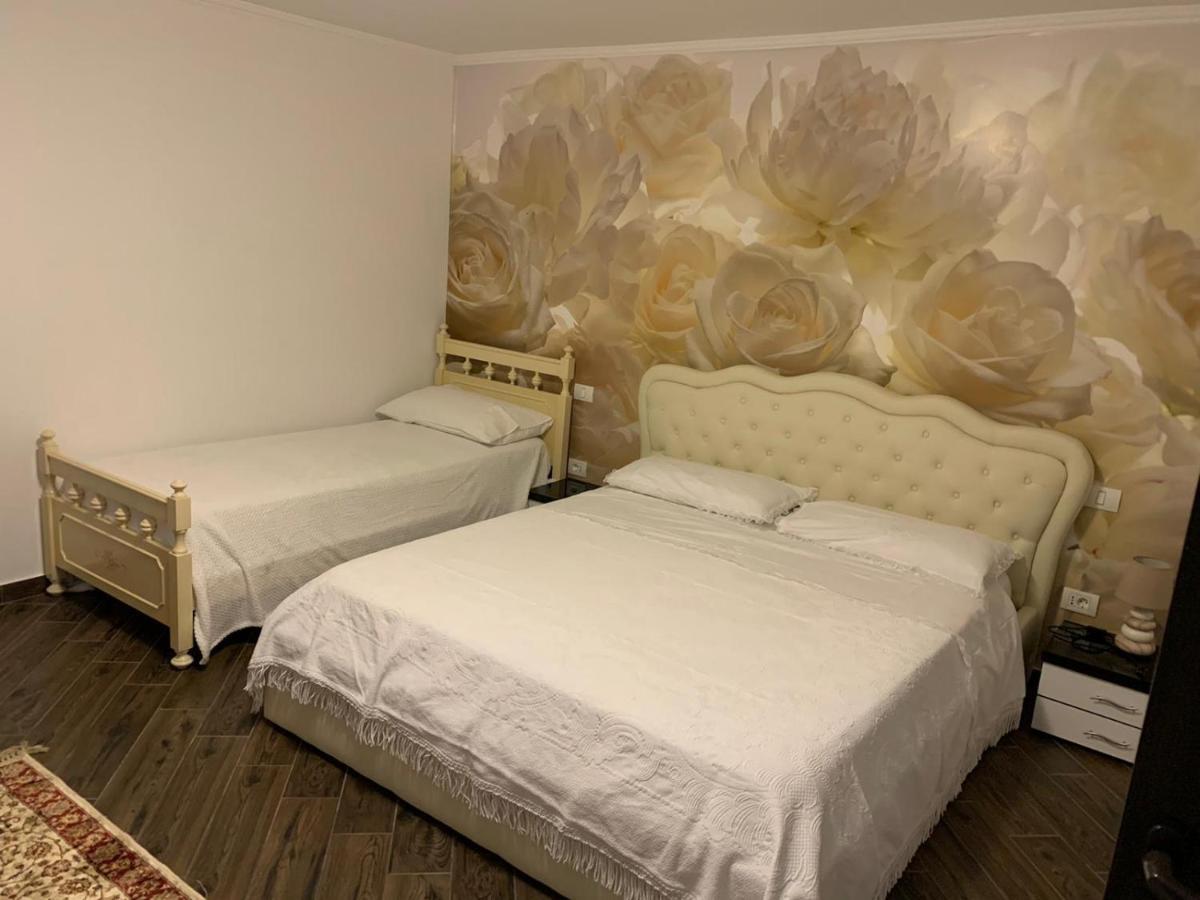 Villa Vila Ella à Căpăţîneni-Ungureni Extérieur photo