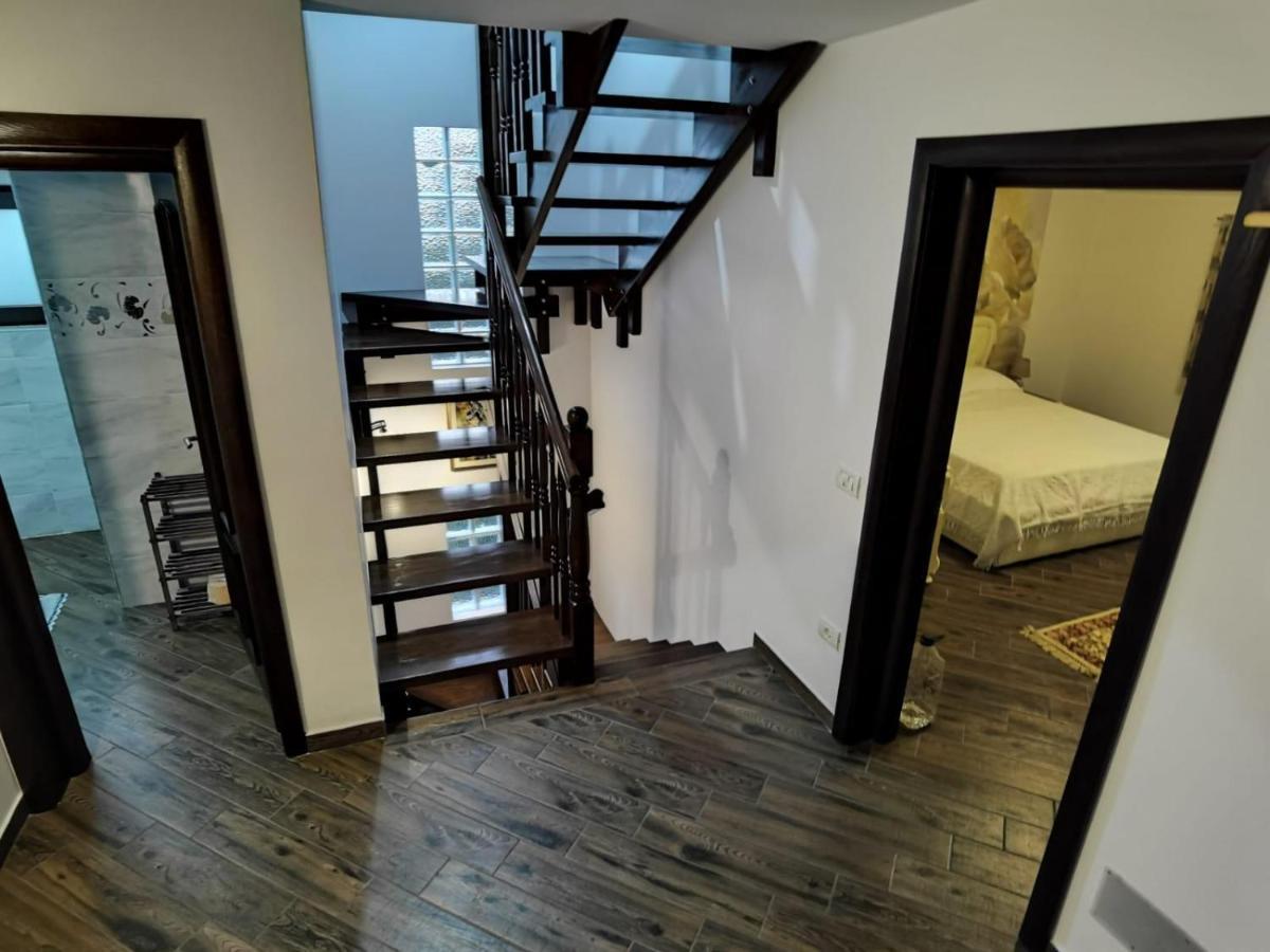 Villa Vila Ella à Căpăţîneni-Ungureni Extérieur photo
